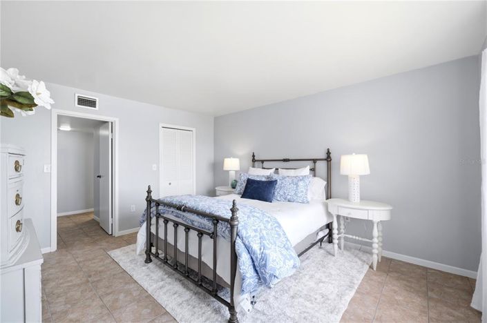 Image No.45-2 Bed Property for sale