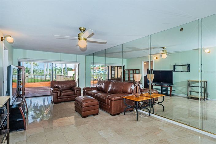 Image No.10-2 Bed Property for sale