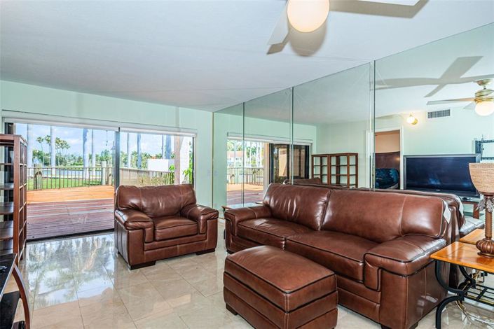 Image No.25-2 Bed Property for sale