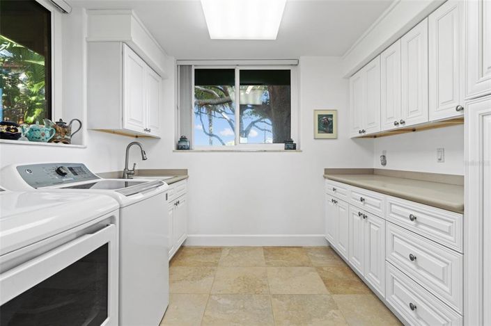 Image No.52-5 Bed Property for sale