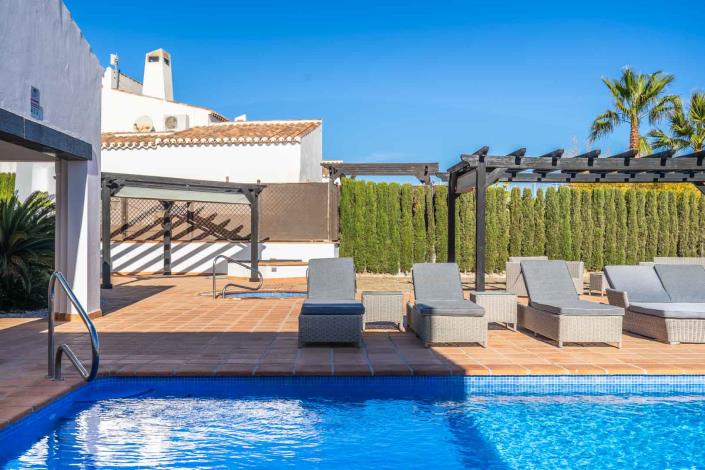 Image No.8-5 Bed Villa / Detached for sale