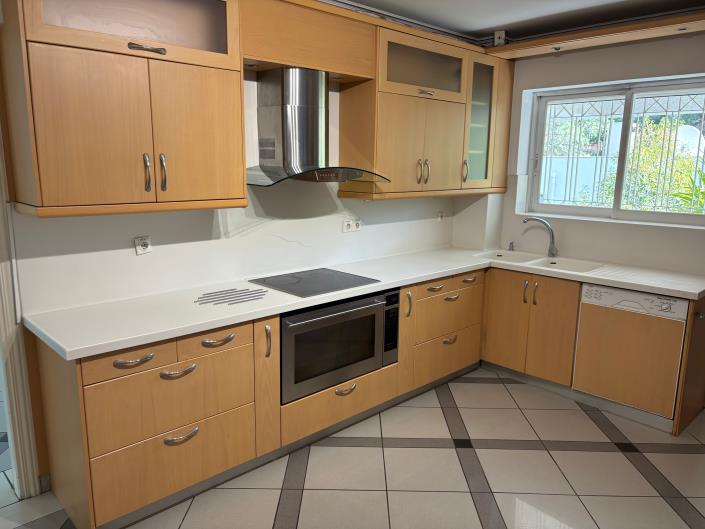 Image No.16-6 Bed House for sale