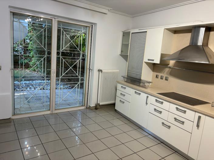 Image No.18-6 Bed House for sale