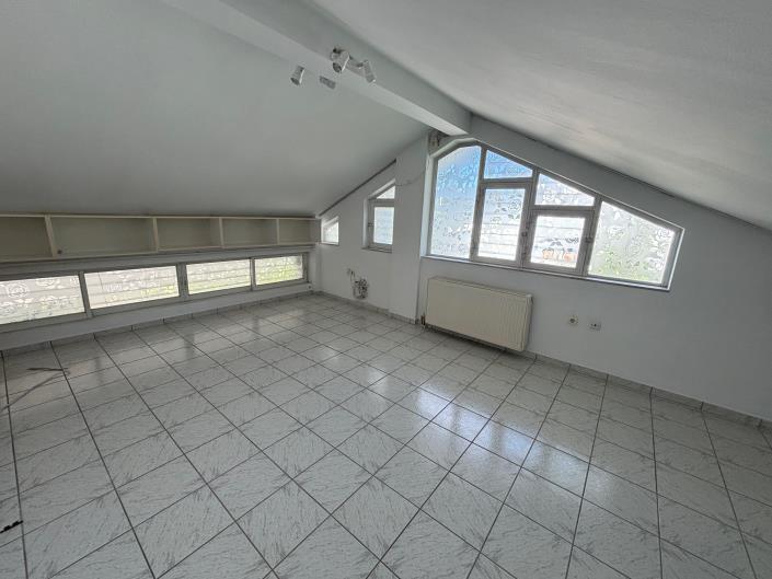 Image No.26-6 Bed House for sale