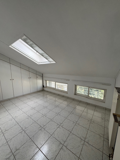 Image No.27-6 Bed House for sale