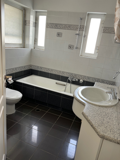 Image No.31-6 Bed House for sale