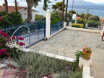 Parking-Pad-with-Gate
