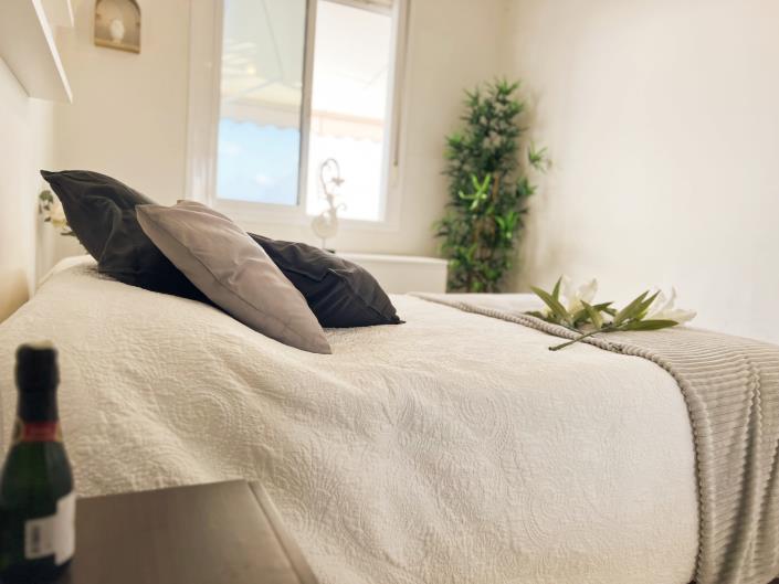 Image No.10-1 Bed Apartment for sale