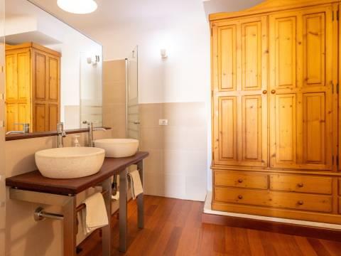 Image No.49-5 Bed Villa for sale