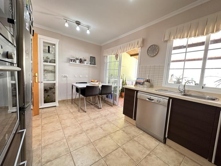 Image No.9-4 Bed Townhouse for sale