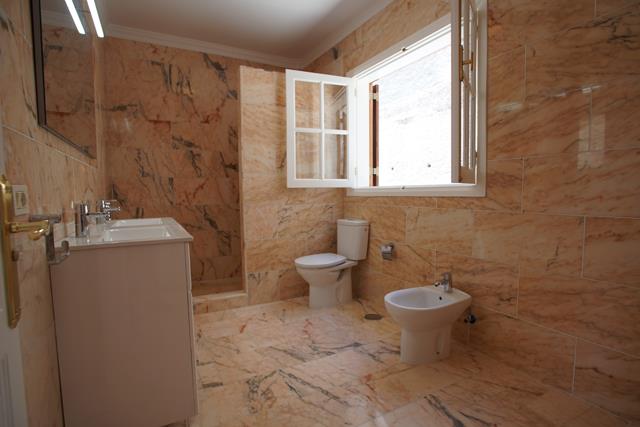 Image No.23-3 Bed Villa / Detached for sale