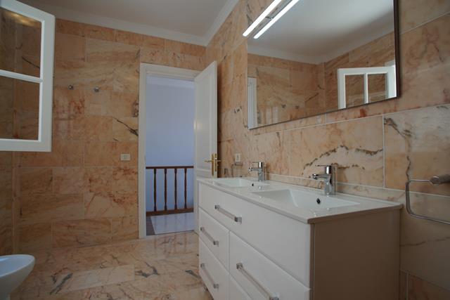 Image No.22-3 Bed Villa / Detached for sale