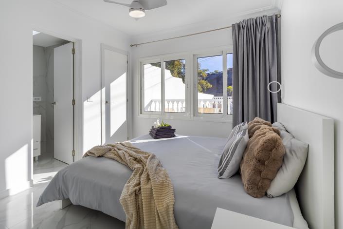 Image No.27-4 Bed Chalet for sale