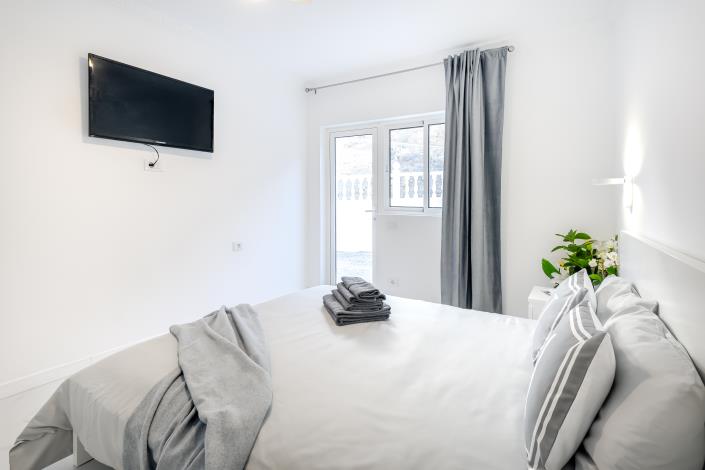 Image No.19-4 Bed Chalet for sale