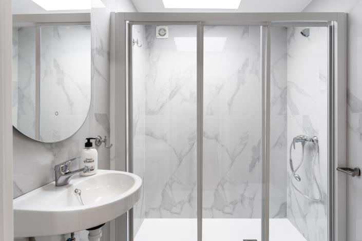 Image No.24-4 Bed Chalet for sale