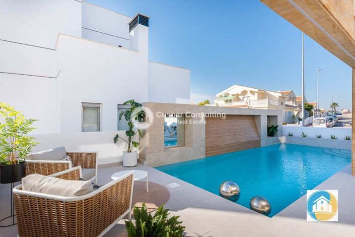 Image No.1-4 Bed Villa for sale