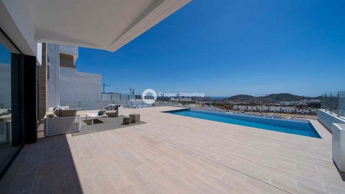 Image No.1-4 Bed Villa for sale