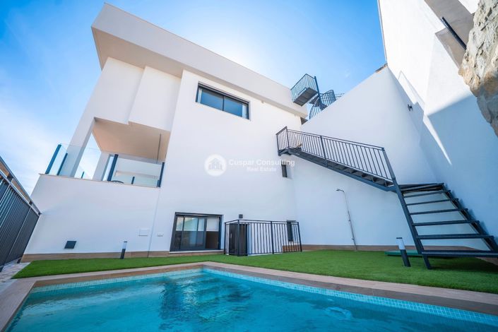 Image No.1-3 Bed House for sale