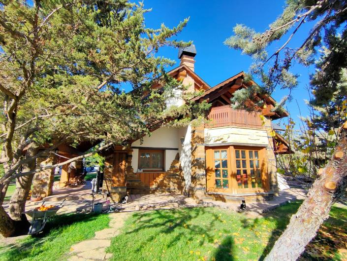 Image No.1-4 Bed House for sale