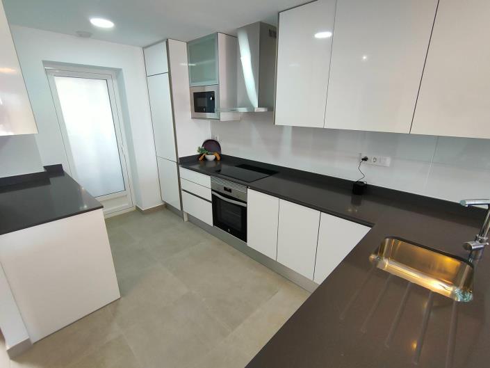 Image No.17-3 Bed Apartment for sale