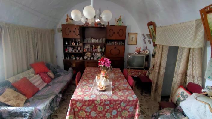 Image No.18-5 Bed House for sale