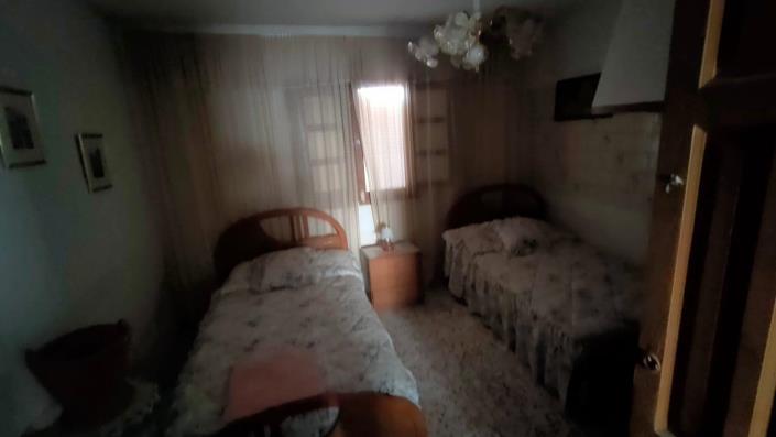 Image No.20-5 Bed House for sale