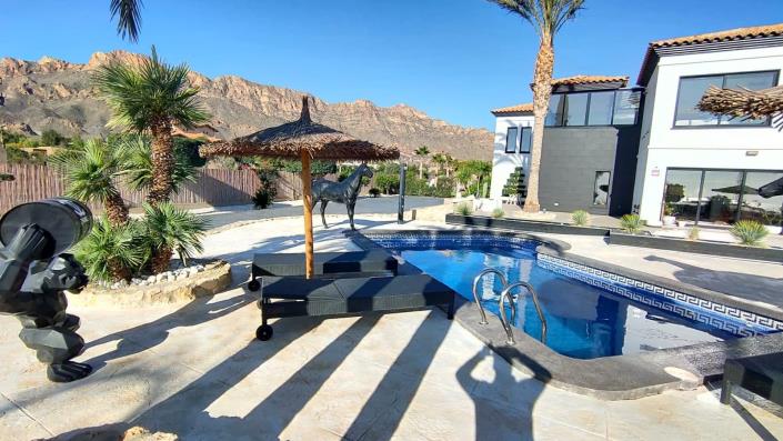 Image No.1-3 Bed Villa / Detached for sale