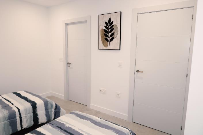 Image No.17-3 Bed House for sale