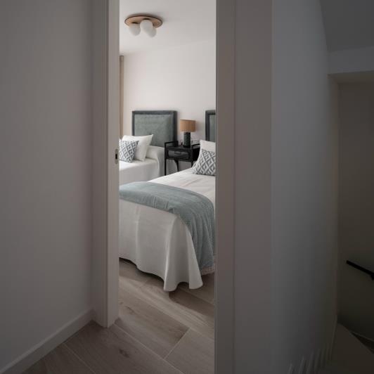 Image No.10-3 Bed House for sale