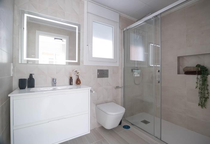 Image No.26-3 Bed House for sale