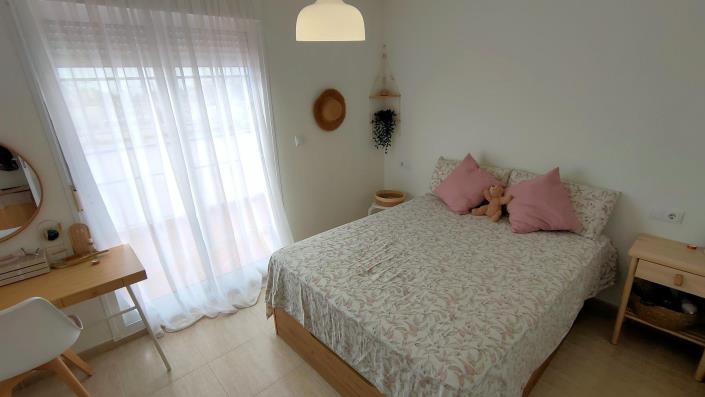 Image No.12-3 Bed House for sale