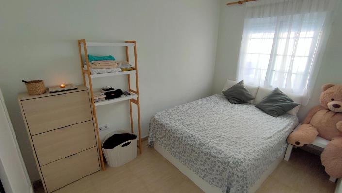 Image No.17-3 Bed House for sale