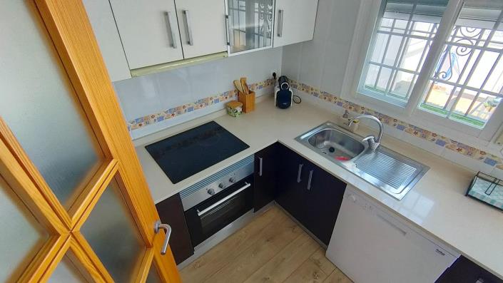 Image No.9-3 Bed House for sale