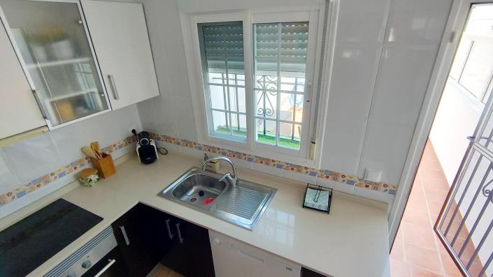 Image No.10-3 Bed House for sale