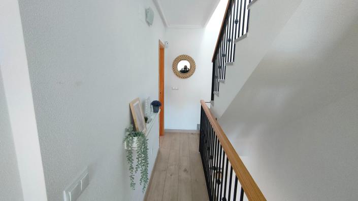 Image No.32-3 Bed House for sale