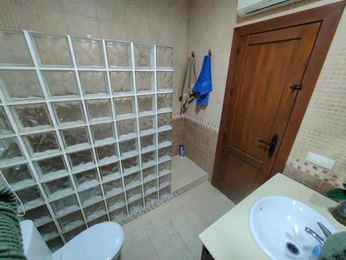 Image No.26-4 Bed Country House for sale