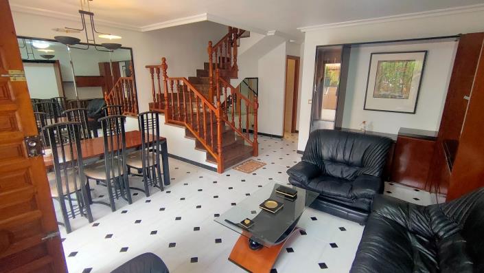 Image No.6-5 Bed House for sale