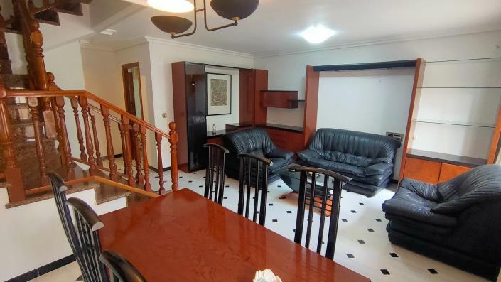 Image No.7-5 Bed House for sale