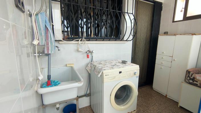 Image No.16-5 Bed House for sale