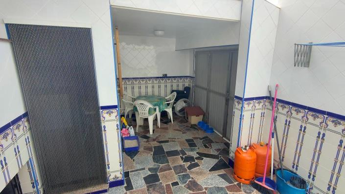 Image No.17-5 Bed House for sale