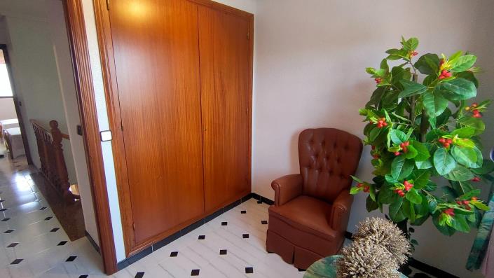 Image No.28-5 Bed House for sale