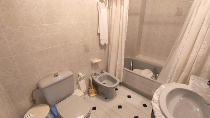Image No.30-5 Bed House for sale
