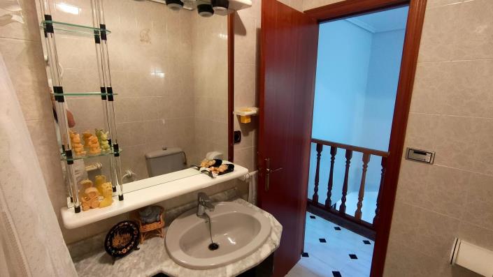 Image No.31-5 Bed House for sale