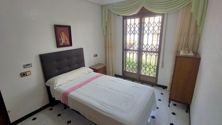 Image No.32-5 Bed House for sale