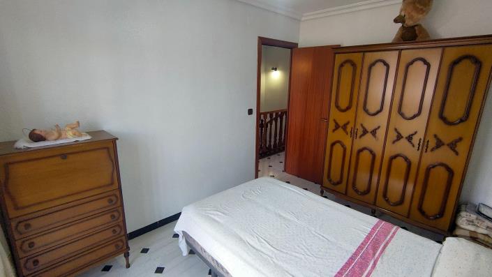 Image No.33-5 Bed House for sale