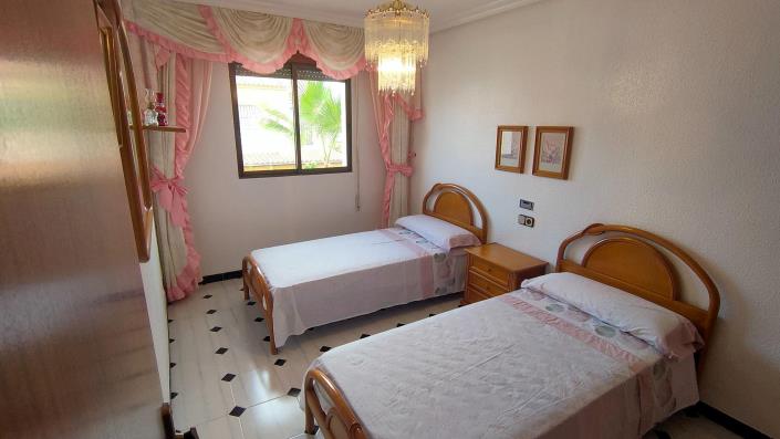 Image No.35-5 Bed House for sale