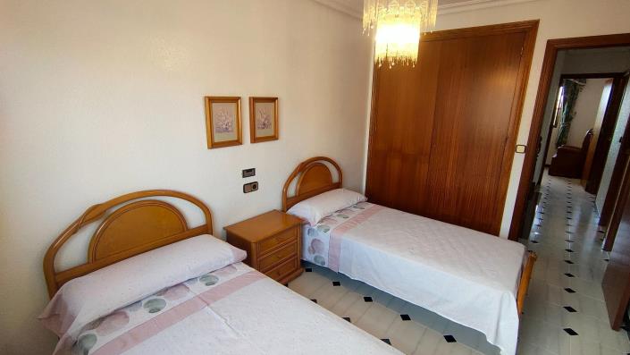 Image No.37-5 Bed House for sale