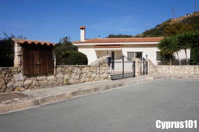 2-Peyia-bungalow-with-sea-views-Property-1232