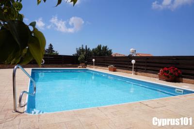 2-Peyia-ground-floor-apartment-in-village-centre-property-1247