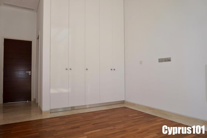 Image No.32-Villa / Détaché de 5 chambres à vendre à Agios Georgios